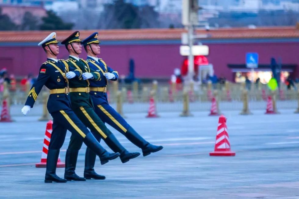 Today, I pay tribute to the Chinese military!